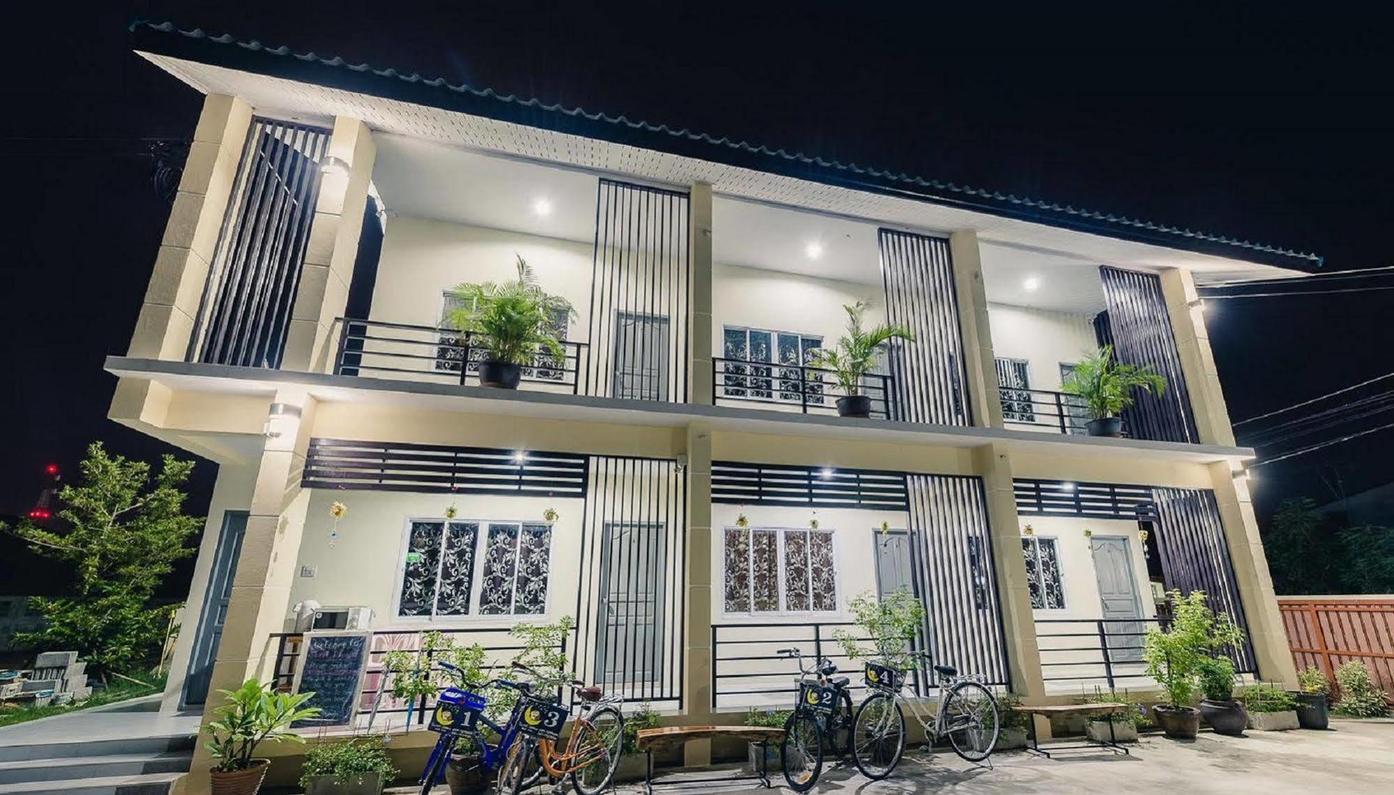 Sweet Dreams Hotel Фетчабури Екстериор снимка